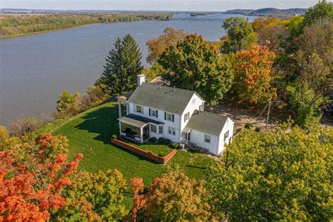 homes on the mississippi river for sale